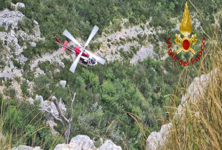 elicottero che sorvola il luogo dell'incidente