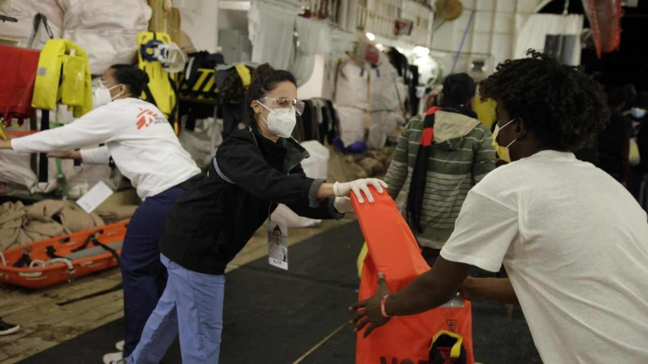 migranti tratti in salvo dalla Geo Barents