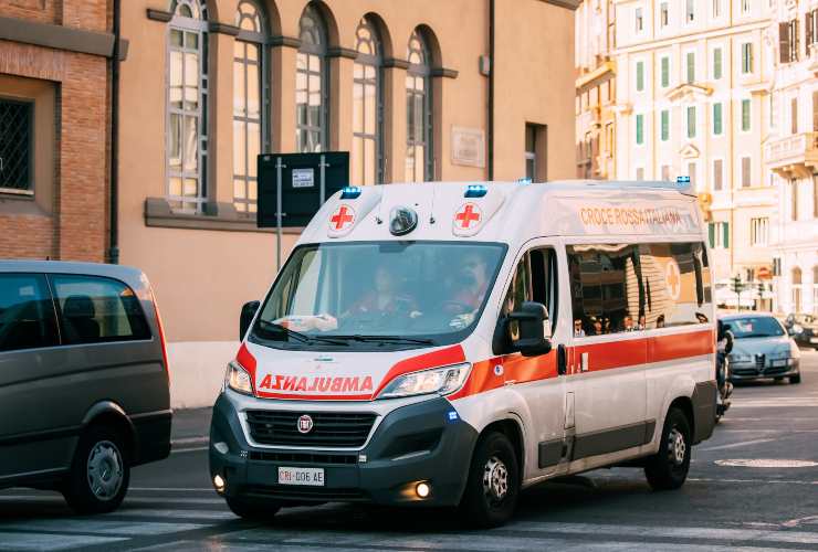 Ambulanza in strada