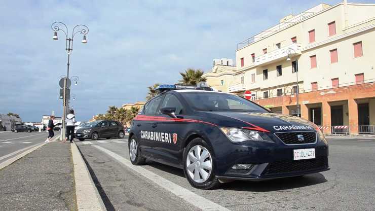 Auto dei carabinieri - arresto Barbara Mirabella durante elezioni in sicilia
