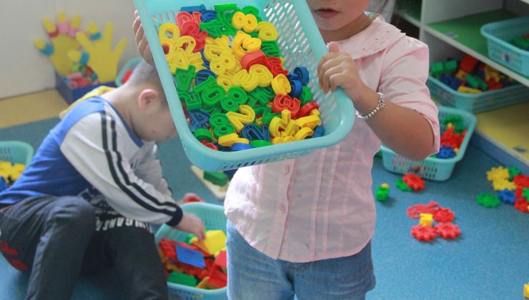 Bimbi all'asilo nido