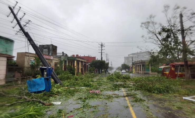 Cuba, strade dopo il passaggio dell'Uragano Ian