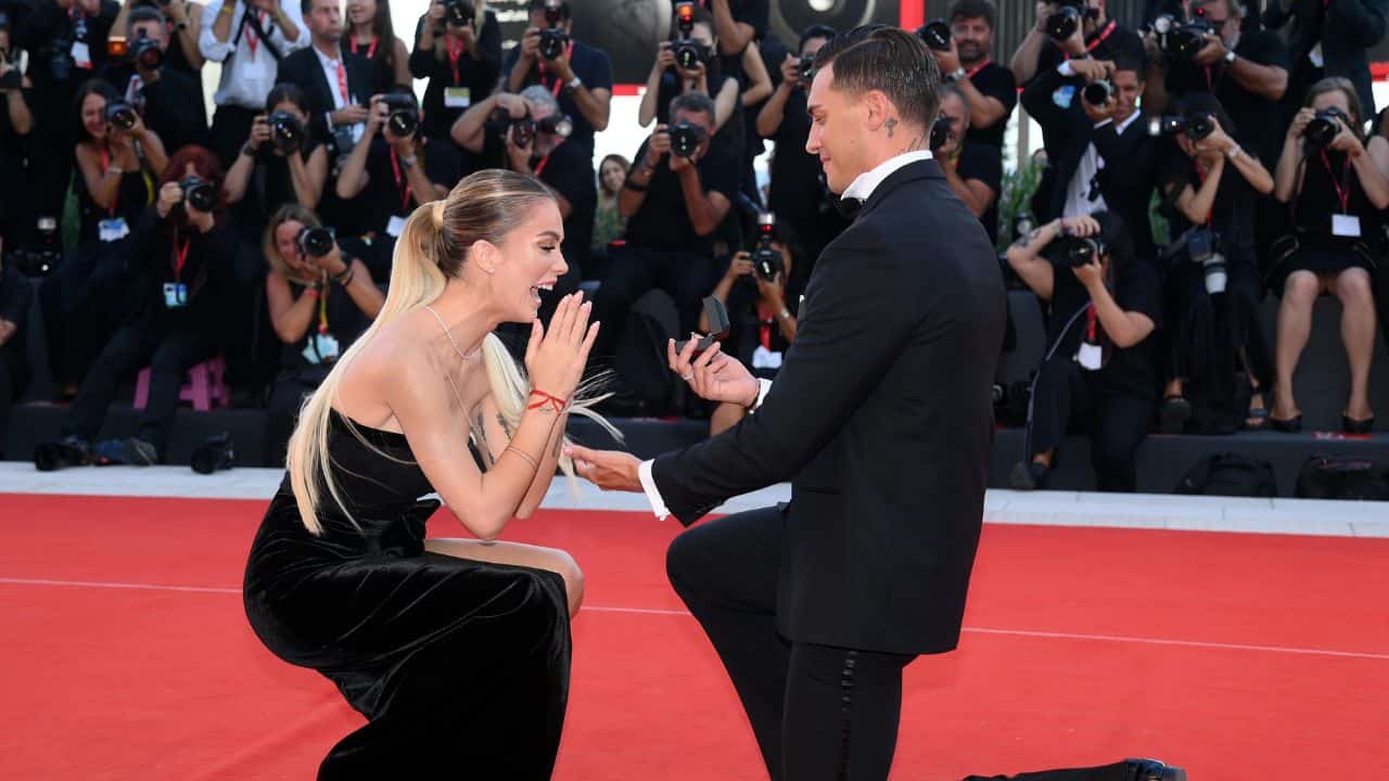 La proposta di matrimonio di Alessandro Basciano a Sophie Codegoni