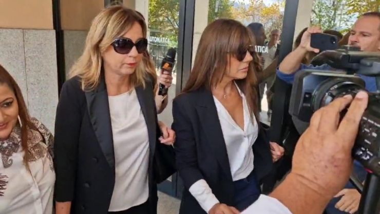 Mamma di Ciro Grillo entra in tribunale