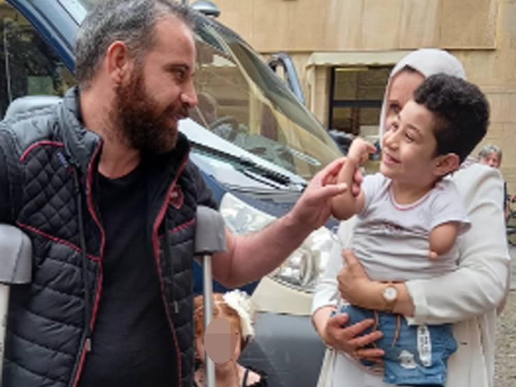 Mustafa con i suoi genitori