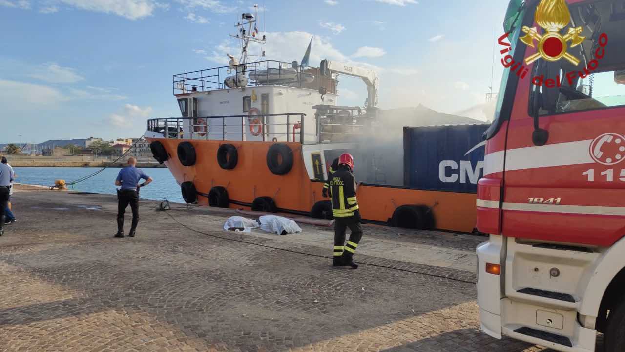 Porto di Crotone, Rimorchiatore