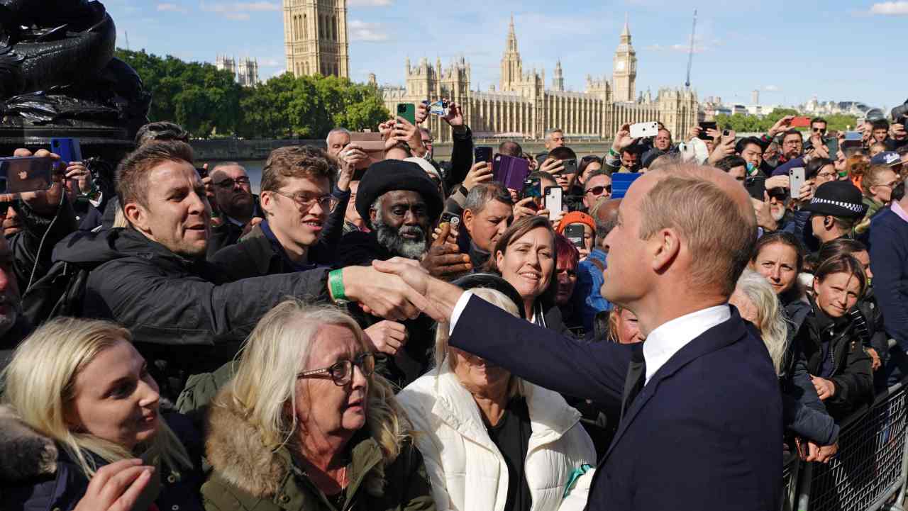 Principe William con i sudditi (1)