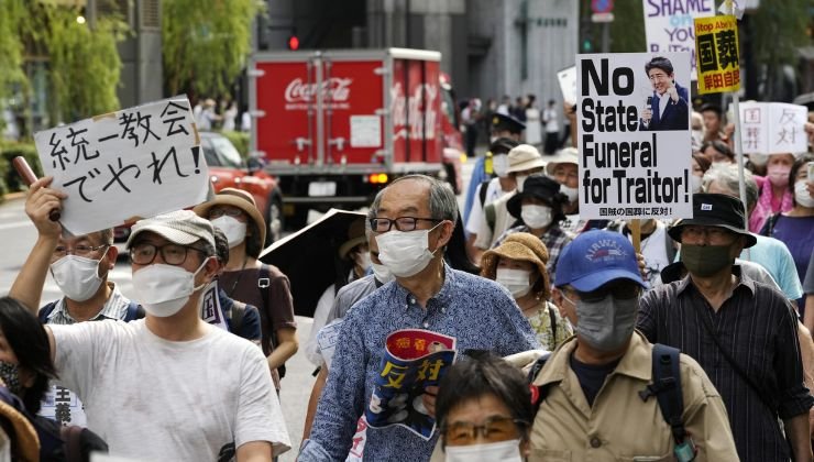Proteste contro il funerale di Shinzo Abe