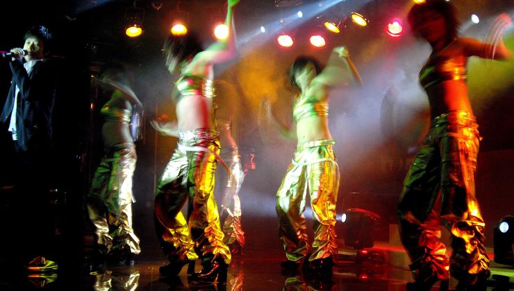 Show in un locale di karaoke in Vietnam