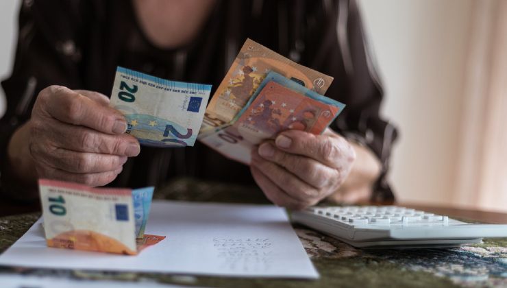 Anziana conta pensione 