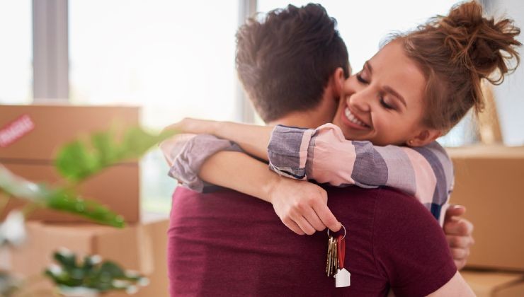Comprare casa coppia felice 