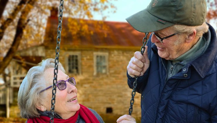 Coppia che chiacchiera 