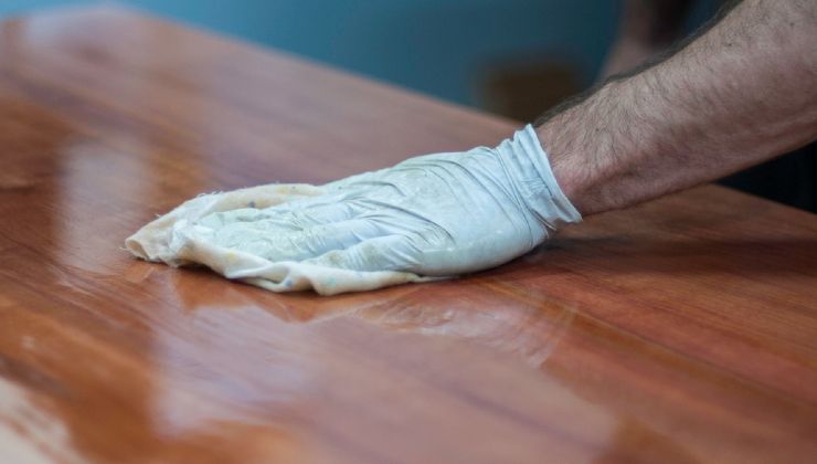 Lucidare il legno 