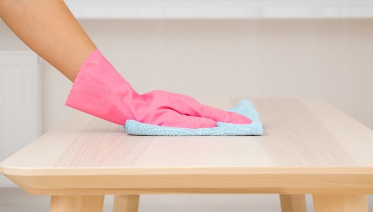 Mobile in legno pulito 