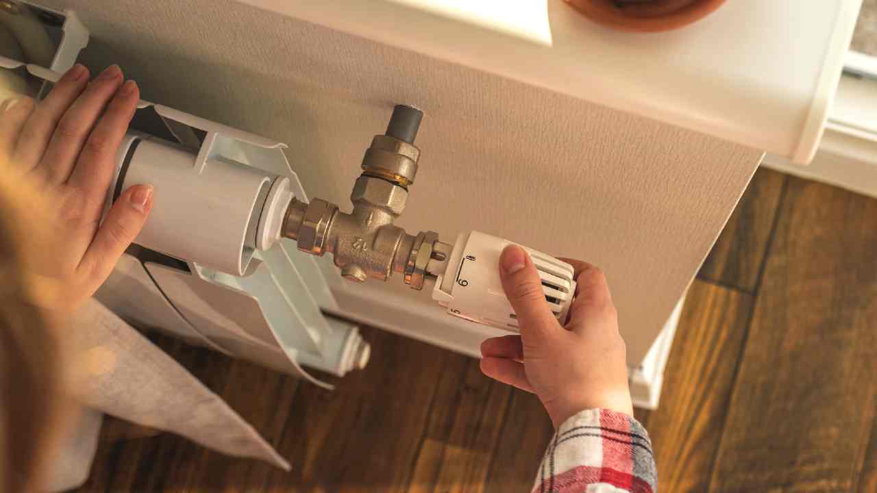 Regolare il termosifone