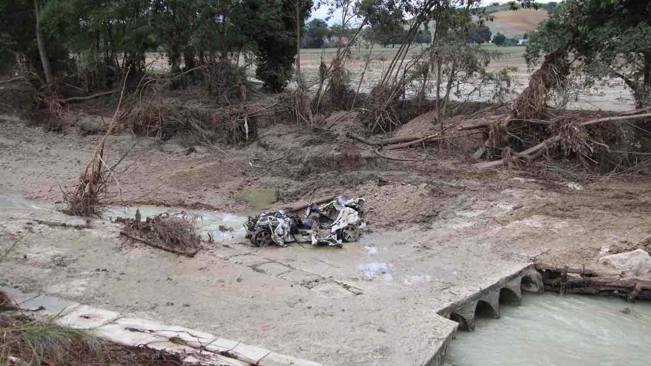 Alluvione Marche, auto Brunella Chiù