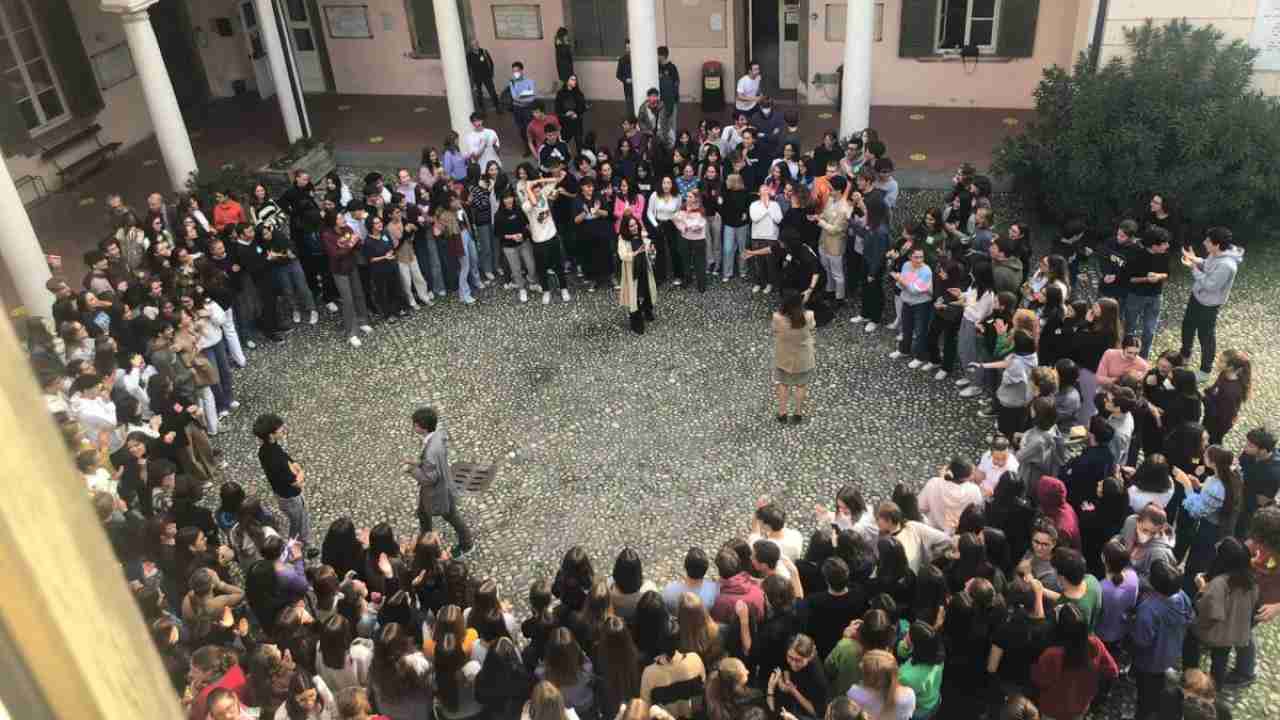Assemblea al liceo Arnaldo