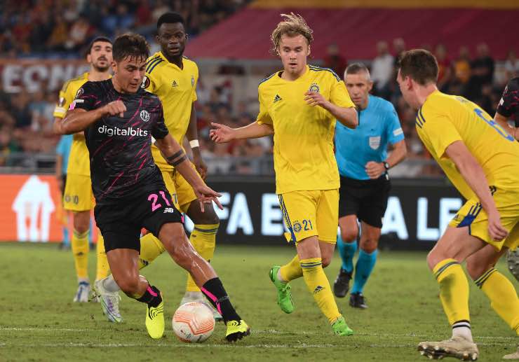 Dybala in azione contro l'HJK