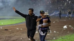 Indonesia rivolta allo stadio 