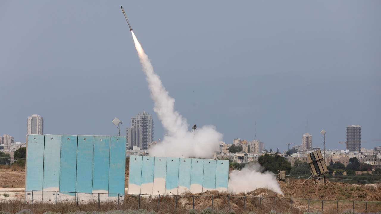 Missile scagliato da un Iron Dome
