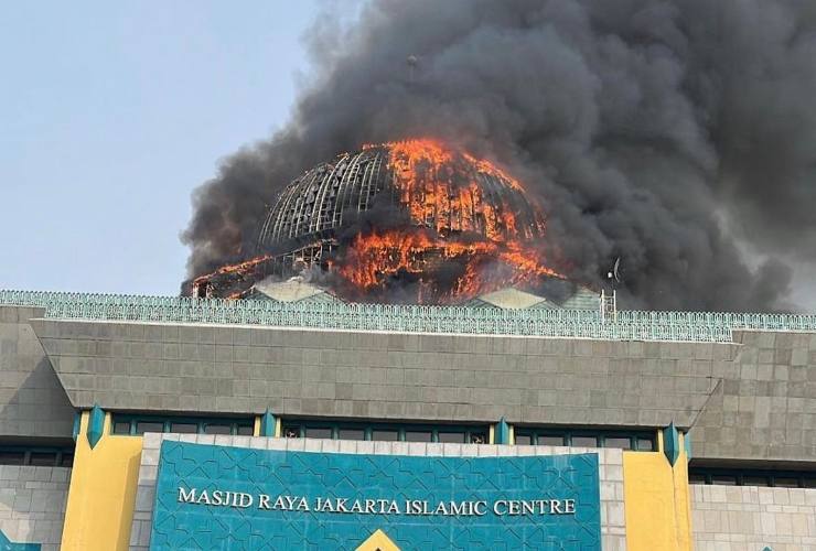Moschea in fiamme