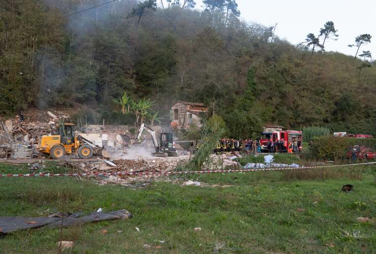 Palazzine coinvolte dall'esplosione in lontananza
