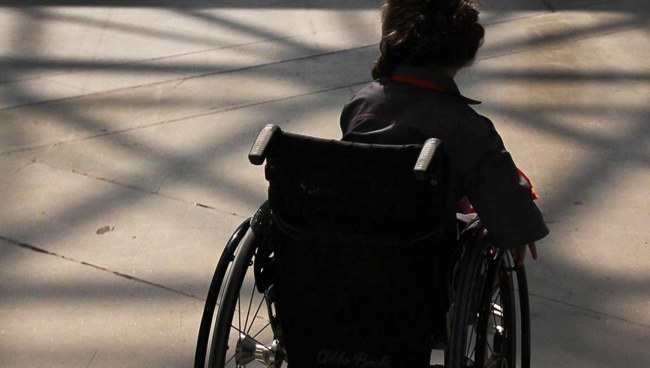 Persona in sedia a rotelle