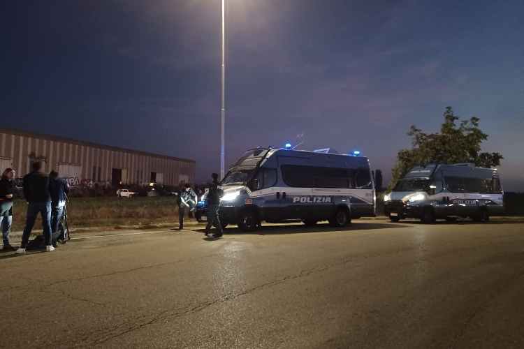 Rave party a Modena, polizia sul posto 