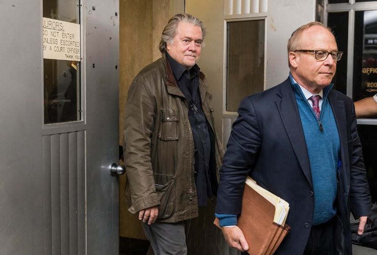 Steve Bannon udienza in tribunale a New York