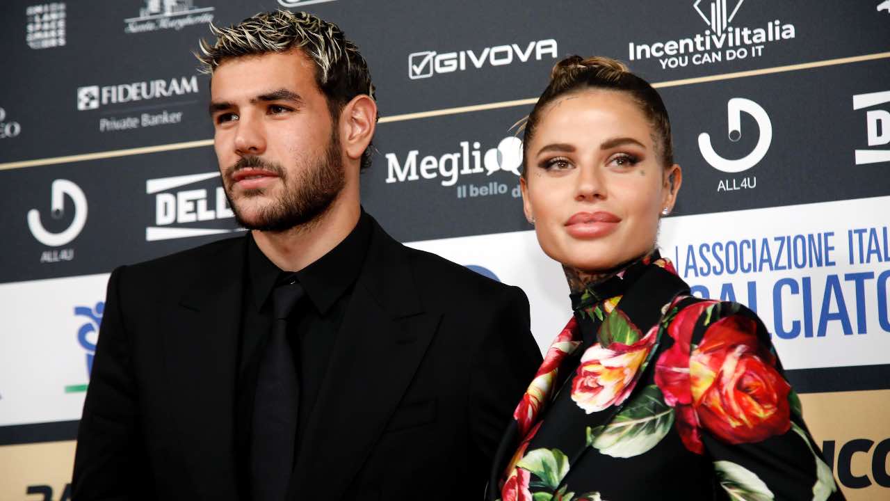 Theo Hernandez e Zoe Cristofoli 