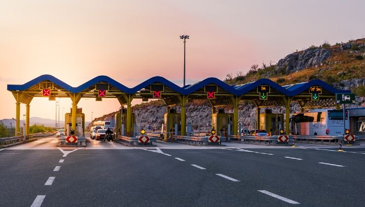 casello autostradale di montagna