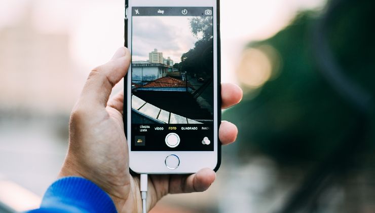 Cellulare sotto carica 