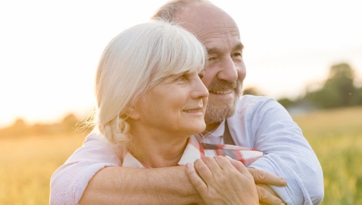 Coppia che pensa al futuro