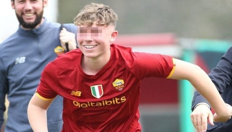 Ilary Blasi torna allo stadio per tifare il suo uomo