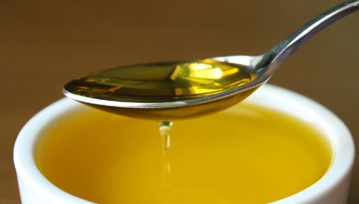 Un cucchiaino di olio di oliva