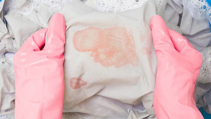 Macchie rosa dei vestiti 