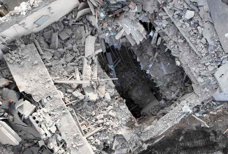 macerie dopo il bombardamento