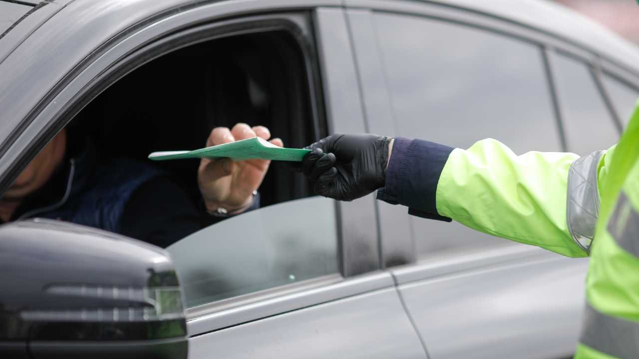 Posto di blocco con controllo documenti