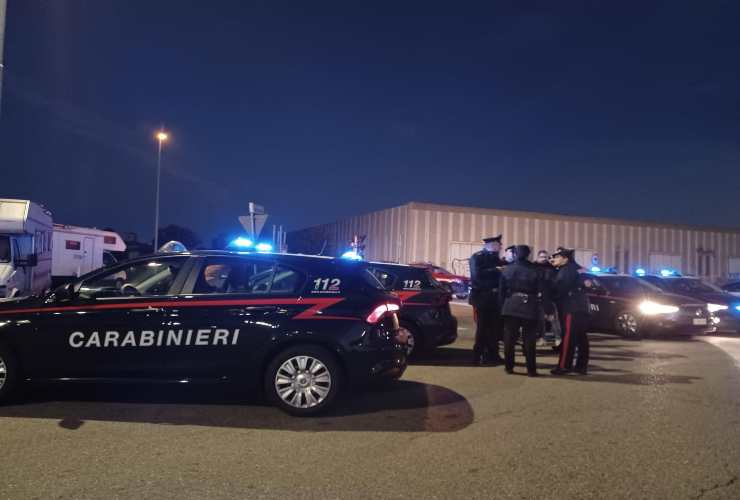 Arrivo dei carabinieri al rave party