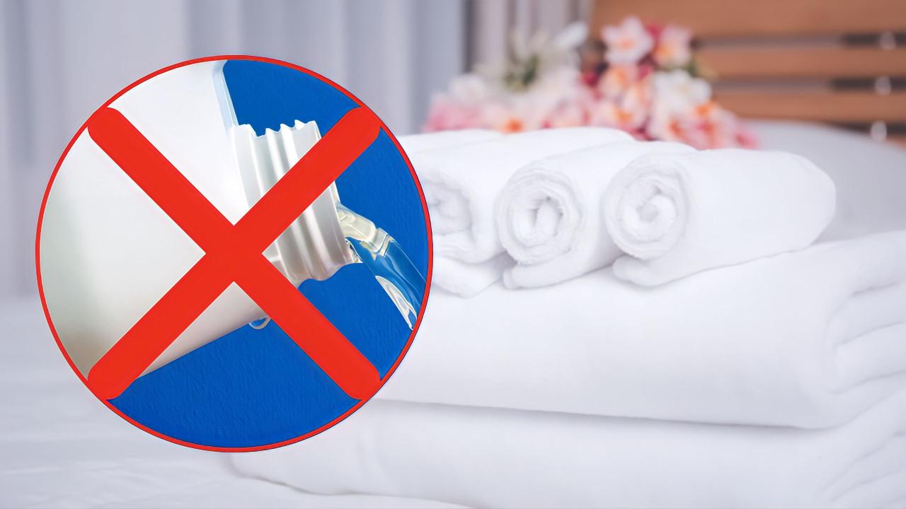 Asciugamani bianchi senza candeggina