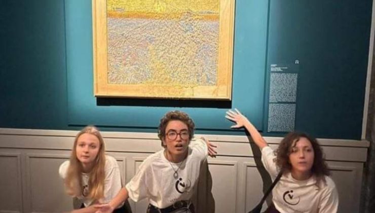 Palazzo Bonaparte Roma attivisti Van Gogh 