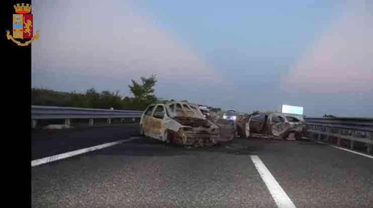 Auto incendiate assalto portavalori