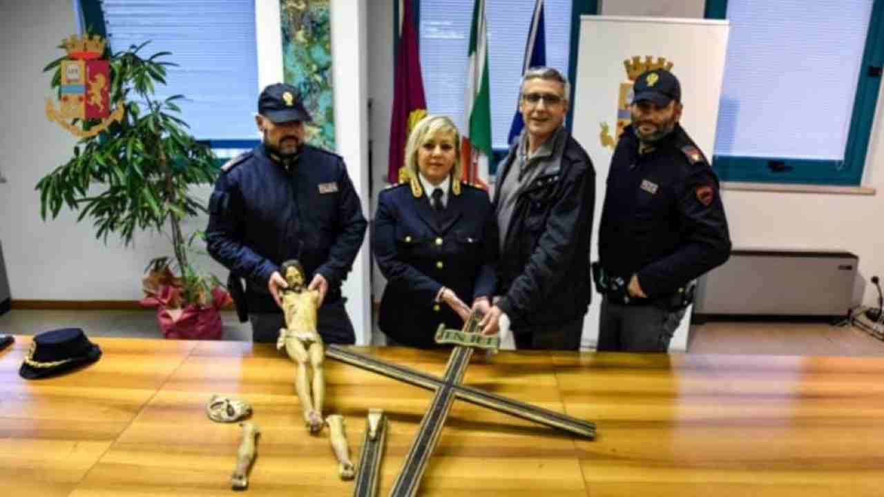 Crocefisso danneggiato