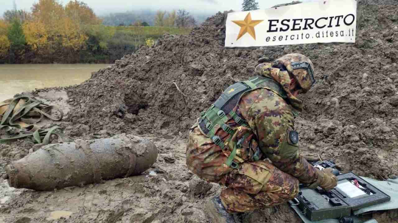 Esercito a lavoro per smantellare la bomba