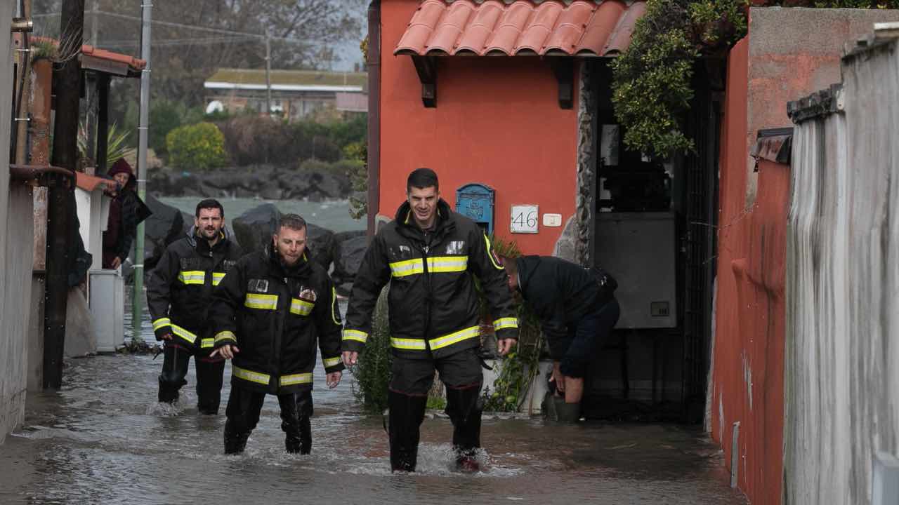Maltempo, vigili del fuoco in azione