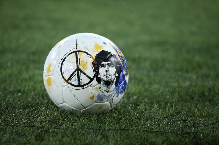 Pallone, volto Maradona