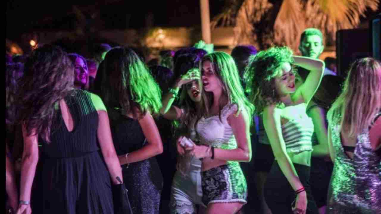 Ragazze in discoteca