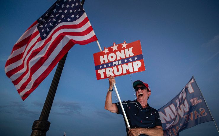 Usa, cartellone Donald Trump