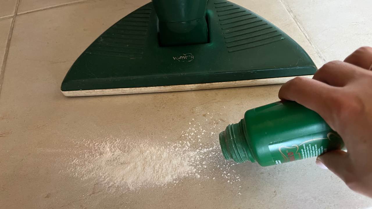 borotalco e aspirapolvere