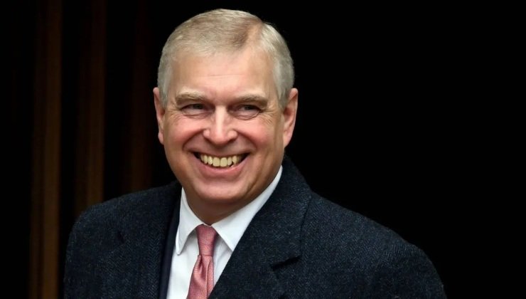 “Andrea, è finita: non tornerai mai più un reale a pieno titolo”, gli ha comunicato. E ancora: "Puoi continuare a fare una bella vita in ogni caso. Ma non riavrai mai più il tuo ruolo pubblico in famiglia. Devi accettarlo”